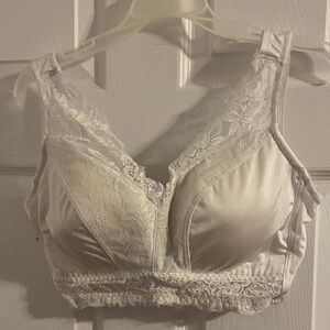 Rhonda Shear Lace-Trim Wireless Bra - Ivory NWOT